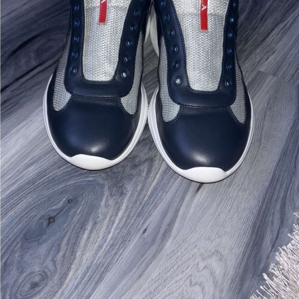 Prada - Picture 2 of 5